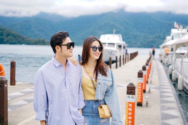 Ngắm Diễm My 9X tươi trẻ trong từng khuôn hình trên đất Đài Loan - 20 Những khoảnh khắc thân thiết của Diễm My và Quang Vinh tại Đài Loan.