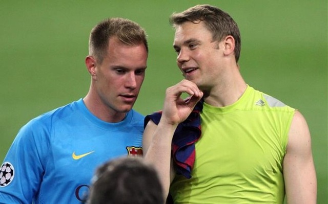 Tuyển Đức không "trảm" thủ thành Neuer dù sa sút phong độ - 1
Ter Stegen (trái) đang có phong độ tốt hơn đồng đội Neuer (phải)