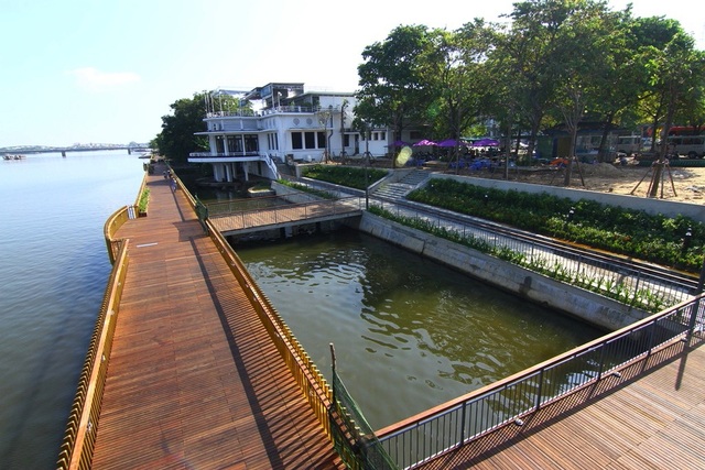 Cận cảnh đường gỗ lim siêu đẹp ven sông Hương - 20 Dự kiến Dự án “Mạng lưới kế nối hệ thống tuyến đường đi bộ phía Nam sông Hương, TP Huế với tổng kinh phí 52,9 tỷ đồng bao gồm cầu gỗ lim, các đường đi bộ, công viên... sẽ hoàn tất vào dịp Noel 2018