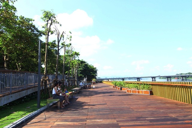 Cận cảnh đường gỗ lim siêu đẹp ven sông Hương - 9 Cận cảnh đường gỗ lim siêu đẹp ven sông Hương - 9
