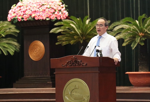 TPHCM: Kỷ luật nhiều cán bộ, đảng viên qua phản ánh của người dân - 1 Bí thư Nguyễn Thiện Nhân cho rằng việc xử lý cán bộ vi phạm không phải phát hiện nội bộ mà chủ yếu qua phản ánh của người dân là điều đáng suy ngẫm