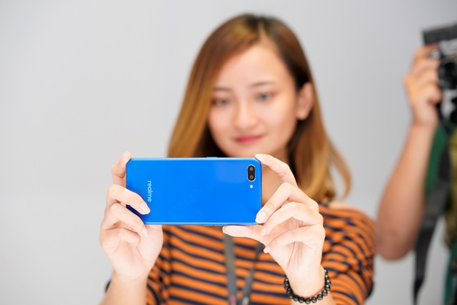 Đặt trước Realme 2 Series tại Thế Giới Di Động nhận ngay tai nghe sành điệu - 4 Đặt trước Realme 2 Series tại Thế Giới Di Động nhận ngay tai nghe sành điệu - 4