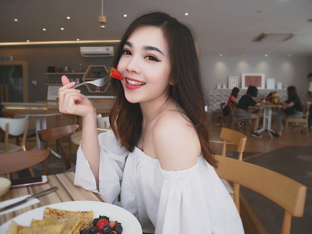 Nhan sắc “gây thương nhớ” của nữ tiếp viên hàng không trong bức ảnh bị chụp trộm - 11 Hiện trang cá nhân của cô thu hút gần 100.000 lượt theo dõi