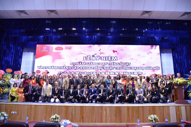 Trường ĐH Hà Nội: 100% sinh viên tốt nghiệp ngành tiếng Nhật đều có việc làm - 2
Các đại biểu tham dự buổi lễ