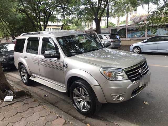 Đón mùa tiêu thụ cuối năm, xe cũ đua nhau hạ giá, đẩy hàng - 2 Tuy nhiên, những chiếc xe cũ tầm giá 500 đến 800 triệu đồng bán ra ở thời điểm cuối năm không phải là dễ trong bối cảnh lượng xe cung ứng ra thị trường đang ngày một nhiều.
