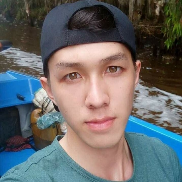Vẻ điển trai của nam sinh trường Y mang 3 dòng máu Việt - Hoa - Pháp - 1 Bành Đức Hoài (sinh năm 1996), hiện đang sống và học tập ở Cần Thơ. Hoài đang là sinh viên năm 3, khoa Răng - Hàm - Mặt, trường ĐH Y Dược Cần Thơ.