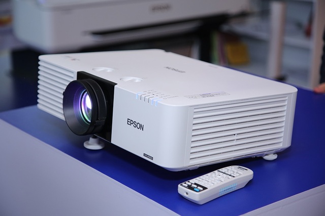 Epson mang kính thông minh Moverio về Việt Nam - 4 Epson mang kính thông minh Moverio về Việt Nam - 4