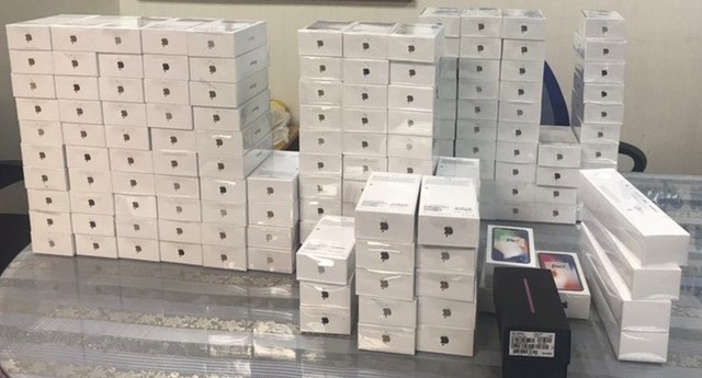 Yêu cầu làm rõ vụ 1.157 điện thoại iPhone đời mới bị "đổi tên" khi về Việt Nam - 1
Lô hàng iPhone nhập về Việt Nam bị bắt giữ