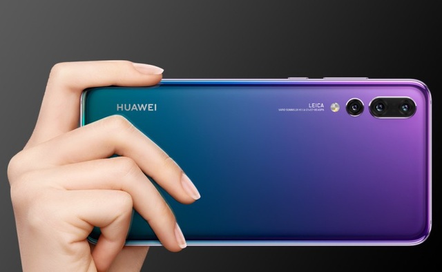 Huawei P20 Pro dẫn đầu xu thế “nhiều camera” trên smartphone, với tổng cộng tới 3 ống kính ở mặt sau.