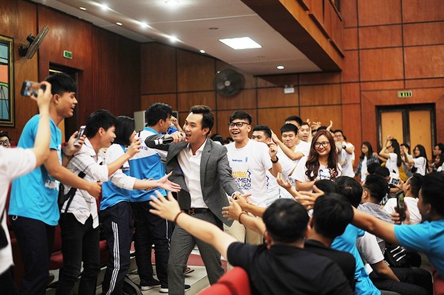 Cuộc thi “Phụ nữ có thể lãnh đạo” dành cho SV đã bắt đầu vòng chung kết khu vực - 1 Các đội thi gồm cả nam và nữ tham gia sôi nổi