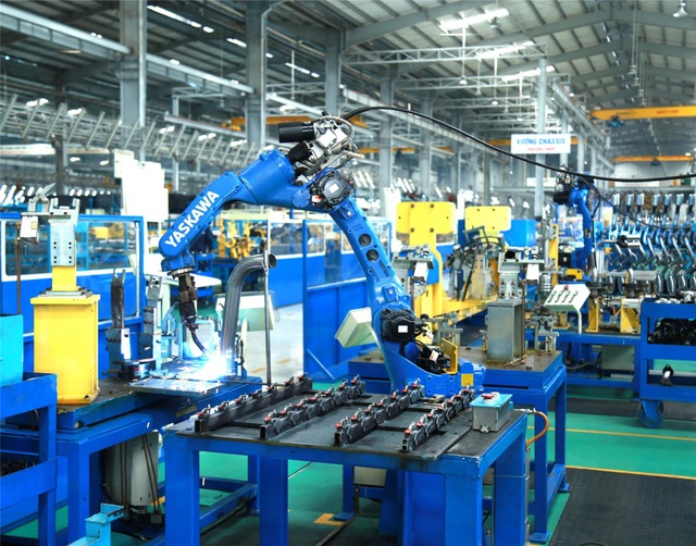 Trường Hải với chiến lược nâng cao tỷ lệ nội địa hóa xuất khẩu ô tô và linh kiện phụ tùng - 2
Robot hàn ống xả ô tô - sản phẩm xuất khẩu của Tổ hợp cơ khí Thaco