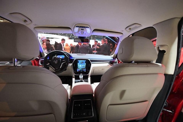 VinFast chính thức ra mắt hai mẫu xe tại Paris Motor Show 2018 - 5 VinFast chính thức ra mắt hai mẫu xe tại Paris Motor Show 2018 - 5