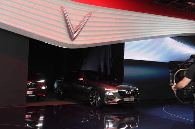 VinFast chính thức ra mắt hai mẫu xe tại Paris Motor Show 2018 - 1 VinFast chính thức ra mắt hai mẫu xe tại Paris Motor Show 2018 - 1