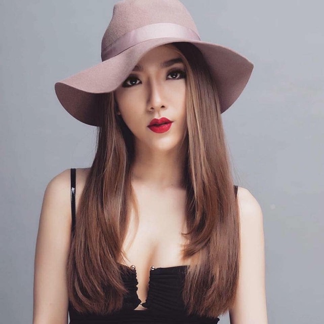 Hoàng Y Nhung: "Tôi nhận được đề nghị khiếm nhã từ khi đăng quang Hoa hậu" - 3 Hoàng Y Nhung: "Tôi nhận được đề nghị khiếm nhã từ khi đăng quang Hoa hậu" - 3