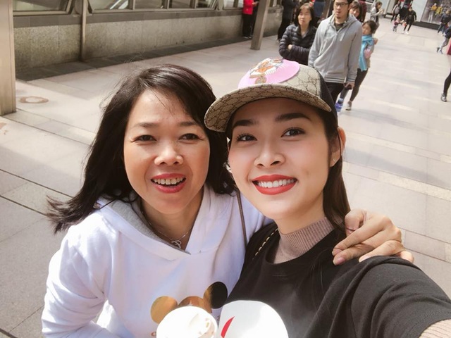 Sao Việt và những câu chuyện vừa xúc động, vừa đáng yêu về mẹ - 7 Diệp Bảo Ngọc và mẹ.