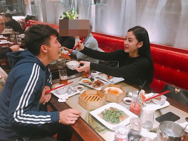 Bất ngờ với cô em gái xinh như hot girl của trung vệ Bùi Tiến Dũng - 2
Mọi thông tin liên quan đến Bùi Tiến Dũng đều được người hâm mộ khai thác, cũng vì thế mà cô em gái xinh như hot girl của trung vệ người Hà Tĩnh được nhiều người biết đến.