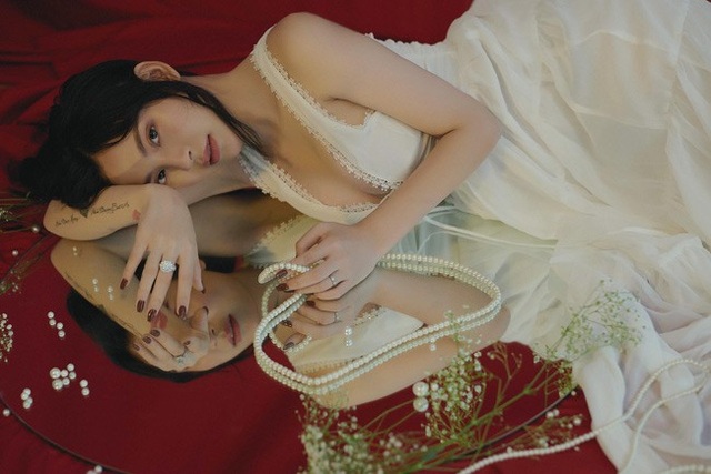 Bất ngờ với cô em gái xinh như hot girl của trung vệ Bùi Tiến Dũng - 15
Đã trải qua một lần sinh nở nhưng sắc vóc vẫn gợi cảm và quyến rũ.