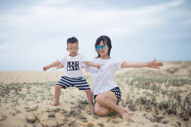 Cậu bé 3 tuổi nói tiếng Anh như người bản xứ - 3
Ngoài việc học cùng con mỗi ngày, vợ chồng chị Lý thường xuyên cho bé tham gia các hoạt động ngoài trời để bé có thêm vốn sống phong phú.