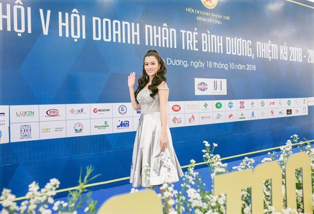 Á hậu Ngô Thu Phương từ Hà Nội vào tham dự Đại hội Doanh nhân Trẻ tỉnh Bình Dương - 3 Á hậu Ngô Thu Phương từ Hà Nội vào tham dự Đại hội Doanh nhân Trẻ tỉnh Bình Dương - 3