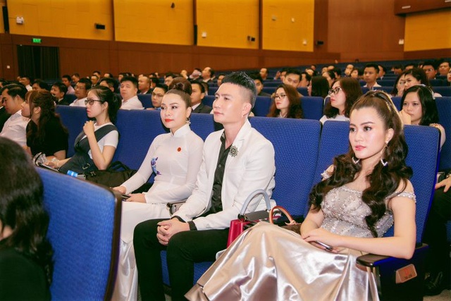 Á hậu Ngô Thu Phương từ Hà Nội vào tham dự Đại hội Doanh nhân Trẻ tỉnh Bình Dương - 2 Á hậu Ngô Thu Phương từ Hà Nội vào tham dự Đại hội Doanh nhân Trẻ tỉnh Bình Dương - 2