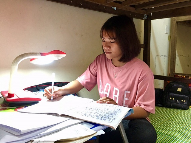 Chuyện nữ sinh người Ma Coong đầu tiên học đại học và ước mơ lớn từ bản nhỏ - 2 Những nỗ lực đã đưa cô gái người dân tộc đến với giảng đường đại học.