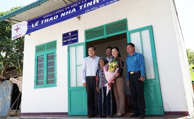 EVN SPC trao 4 căn nhà tình nghĩa cho đồng bào nghèo - 1 EVN SPC trao trặng 4 căn nhà tình nghĩa cho người dân nghèo huyện Đam Rông