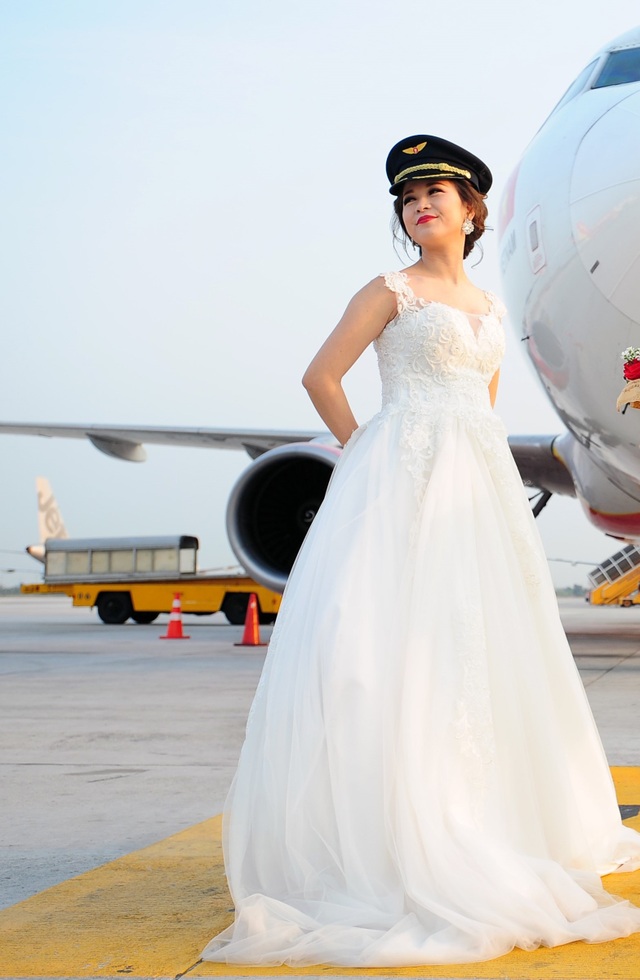 Hành trình trở thành cơ trưởng của nữ tiếp viên xinh đẹp - 3
Đám cưới như mơ của nữ phi công