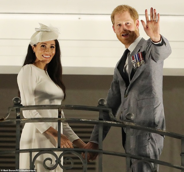 Meghan Markle thanh lịch trong bộ váy xanh - 8
Hoàng tử Harry nói, anh mong sẽ có con gái đầu lòng