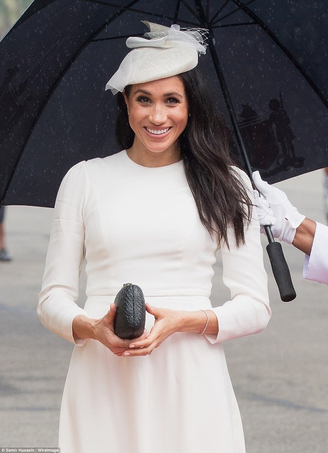 Meghan Markle thanh lịch trong bộ váy xanh - 9 Meghan Markle thanh lịch trong bộ váy xanh - 9