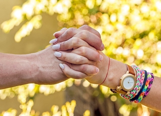 Cách nắm tay tiết lộ gì về mối quan hệ của bạn? - 3 Cách nắm tay tiết lộ gì về mối quan hệ của bạn? - 3