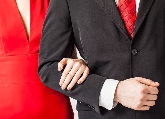 Cách nắm tay tiết lộ gì về mối quan hệ của bạn? - 9 Cách nắm tay tiết lộ gì về mối quan hệ của bạn? - 9