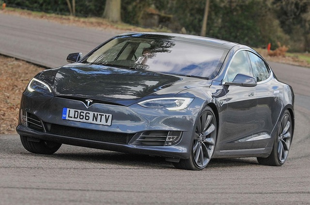 Xe Tesla không còn tính năng tự lái - 1 Xe Tesla không còn tính năng tự lái - 1