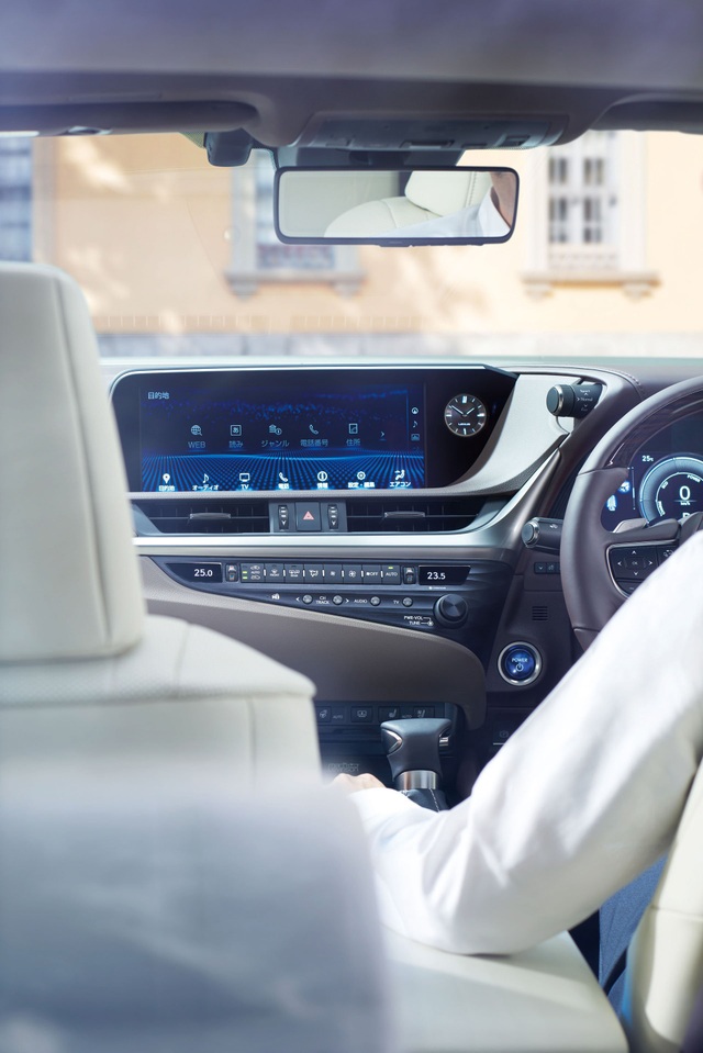 Lexus ES thế hệ mới ra mắt tại Nhật không có gương cửa - 15 Lexus ES thế hệ mới ra mắt tại Nhật không có gương cửa - 15