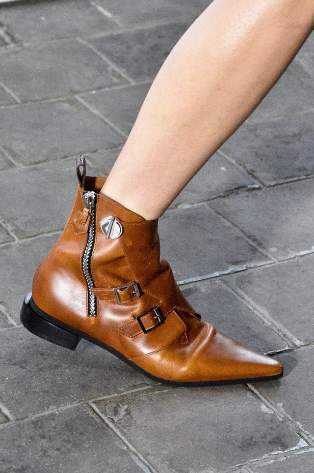 Những mẫu giày dép sành điệu cho mùa thu đông - 3
Louis Vuitton