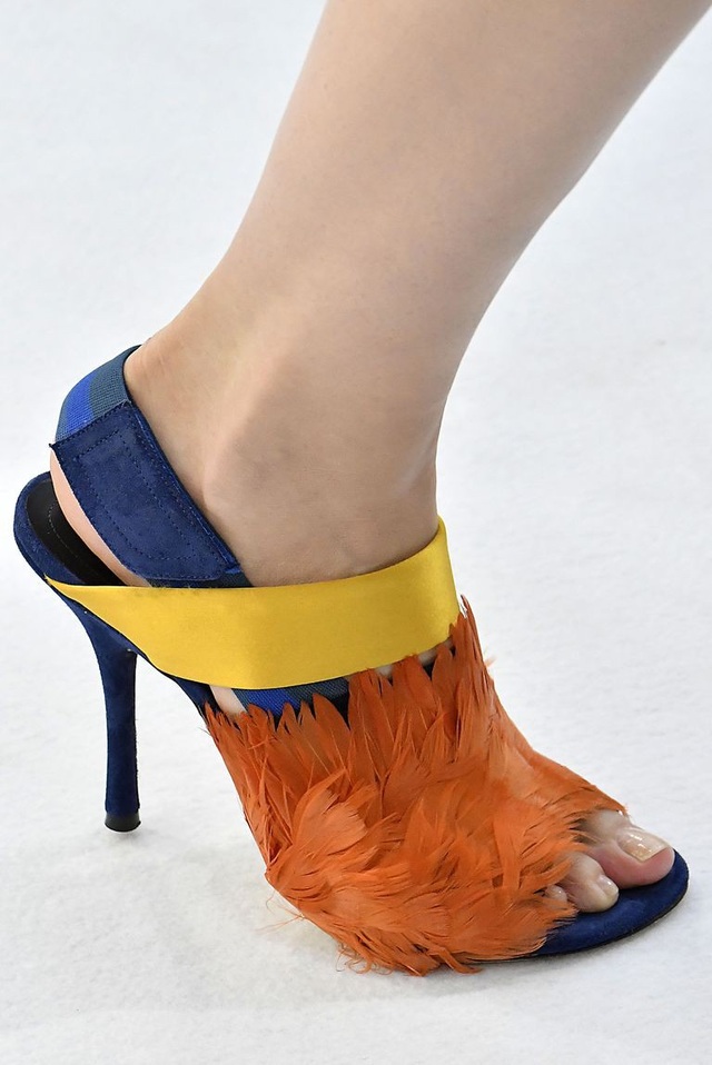 Những mẫu giày dép sành điệu cho mùa thu đông - 30
Dries Van Noten