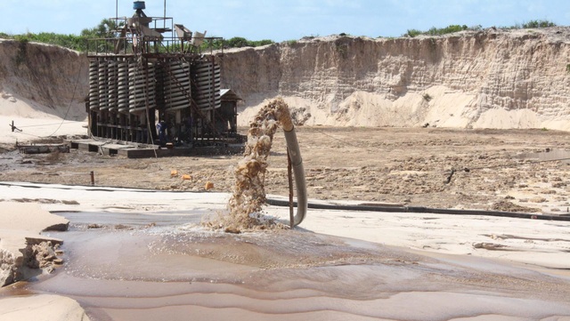 
Khung cảnh một mỏ khai thác cát (Ảnh: Tổ chức Ân xá Quốc tế)
