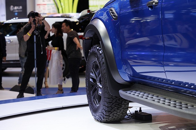 Ford Ranger Raptor chốt giá gần 1,2 tỉ đồng - 5 Ford Ranger Raptor chốt giá gần 1,2 tỉ đồng - 5