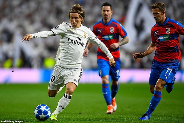 Real Madrid tìm lại mạch chiến thắng tại Champions League - 3
Modric giúp Real Madrid kiểm soát tốt khu vực giữa sân