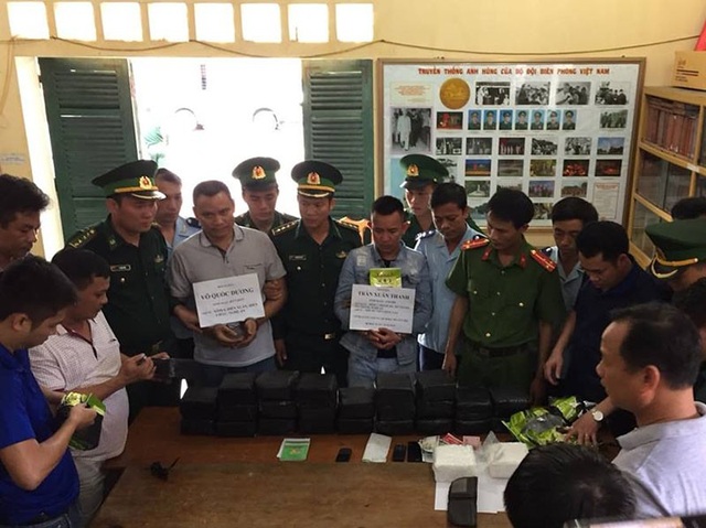 Mang hơn 30kg ma túy đá từ Lào về biển Thiên Cầm tiêu thụ - 2 Hai đối tượng cùng tang vật.