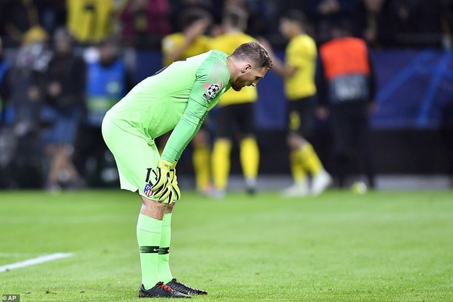 Dortmund 4-0 Atletico: Cú sốc lớn với HLV Simeone - 11
Nỗi thất vọng của thủ môn Oblak bên phía Atletico