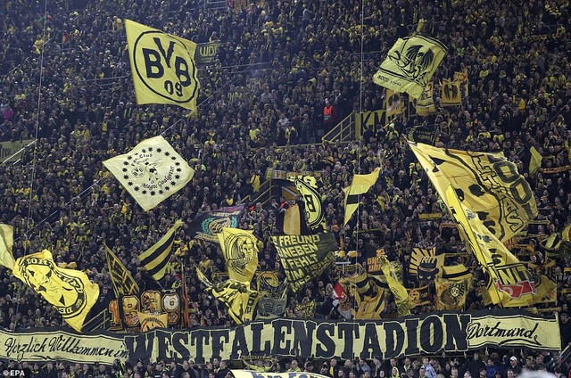 Dortmund 4-0 Atletico: Cú sốc lớn với HLV Simeone - 5
Sân Westfalenstadion mở hội trong ngày Dortmund đè bẹp Atletico