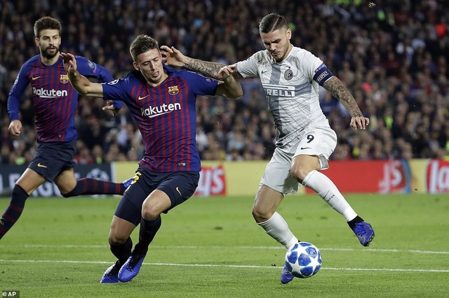 Barcelona 2-0 Inter Milan: Rafinha, Jordi Alba tỏa sáng - 7
Icardi bị hàng thủ Barcelona kèm rất chặt