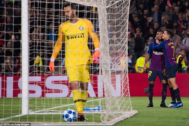Barcelona 2-0 Inter Milan: Rafinha, Jordi Alba tỏa sáng - 15
Nỗi thất vọng của thủ thành Handanovic