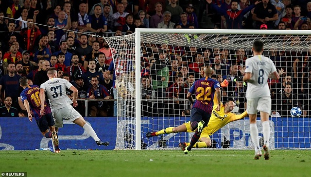 Barcelona 2-0 Inter Milan: Rafinha, Jordi Alba tỏa sáng - 18
Inter Milan vẫn có cơ hội, khi họ có được 6 điểm/3 trận và đứng thứ 2 bảng B