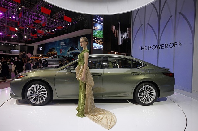 Đẳng cấp Lexus gây ấn tượng mạnh tại Triển lãm Ôtô Việt Nam 2018 - 1 Đẳng cấp Lexus gây ấn tượng mạnh tại Triển lãm Ôtô Việt Nam 2018 - 1