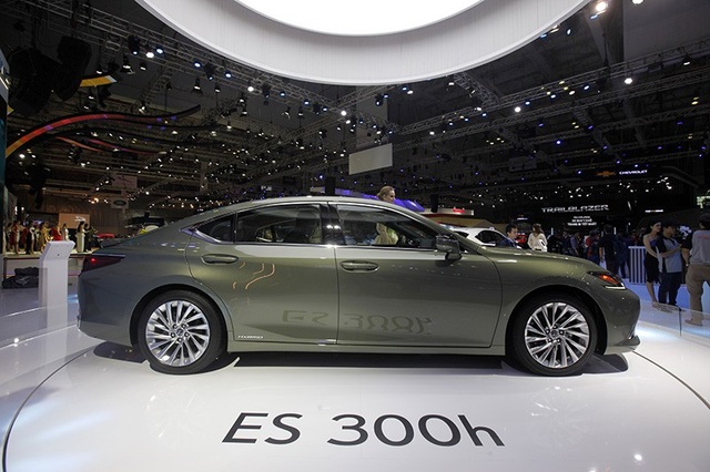 Đẳng cấp Lexus gây ấn tượng mạnh tại Triển lãm Ôtô Việt Nam 2018 - 3 Đẳng cấp Lexus gây ấn tượng mạnh tại Triển lãm Ôtô Việt Nam 2018 - 3