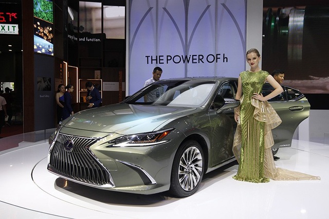 Đẳng cấp Lexus gây ấn tượng mạnh tại Triển lãm Ôtô Việt Nam 2018 - 2 Đẳng cấp Lexus gây ấn tượng mạnh tại Triển lãm Ôtô Việt Nam 2018 - 2