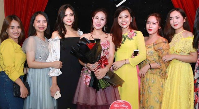 Sao mai Khánh Ly dạy học trò “xây nhà phải từ móng” - 4 Khánh Ly và các học trò.