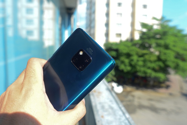 Huawei Mate 20 Pro: Thiết kế "lạ đời" - 5 Huawei Mate 20 Pro: Thiết kế "lạ đời" - 5