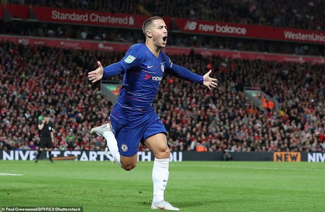 Vì sao người hâm mộ Chelsea vẫn ủng hộ Hazard dù anh muốn ra đi? - 3 Hazard vẫn chơi cống hiến trong màu áo Chelsea dù anh muốn đến Real Madrid